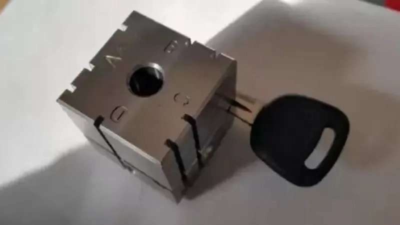 Tahran anahtarlama makinesi